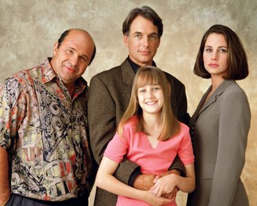 Mark Harmon, Leelee Sobieski, Robert Costanzo, and Cindy Katz in Charlie Grace (1995)