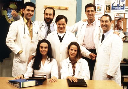 Emilio Aragón, Mónica Aragón, Lola Baldrich, Antonio Castro, José Ángel Egido, and Jorge Roelas in Médico de familia (19