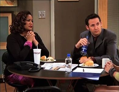 Harland Williams and Kim Coles in The Geena Davis Show (2000)