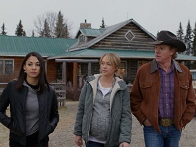 Chris Potter, Amber Marshall, and Madison Cheeatow in Heartland (2007)