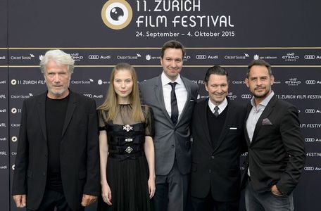 from left to right: Jürgen Prochnow, Nora von Waldstätten, Stephan Rick, Martin Suter and Moritz Bleibtreu at the premie