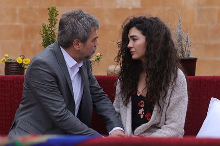 Serhat Tutumluer and Ebru Sahin in Hercai: 7.Bölüm (2019)