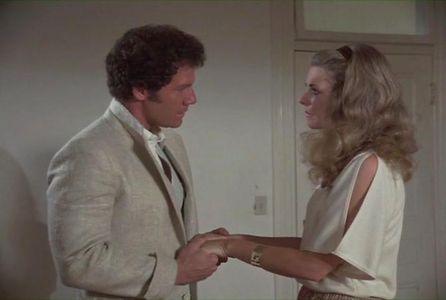 Alan Feinstein and Lindsay Wagner in The Two Worlds of Jennie Logan (1979)