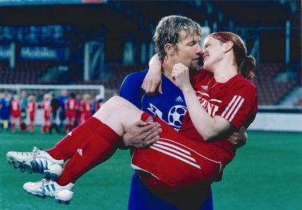 Minna Haapkylä and Petteri Summanen in FC Venus (2005)