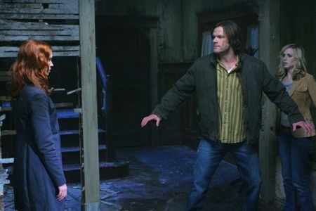 Jared Padalecki, Julie McNiven, and Amy Gumenick in Supernatural (2005)