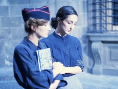 Marta Molins and Silvia Munt in The Time of the Doves (1982)
