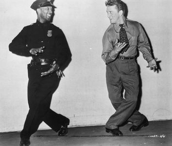 Kirk Douglas and Russell Evans in Detective Story (1951)