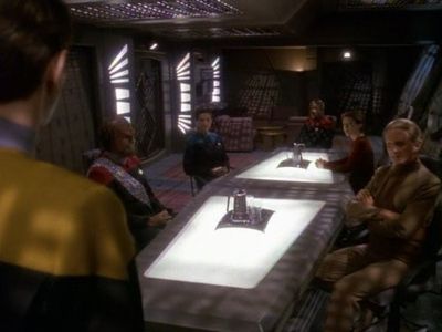 Michael Dorn, Terry Farrell, Nana Visitor, Avery Brooks, Rene Auberjonois, and Ken Marshall in Star Trek: Deep Space Nin