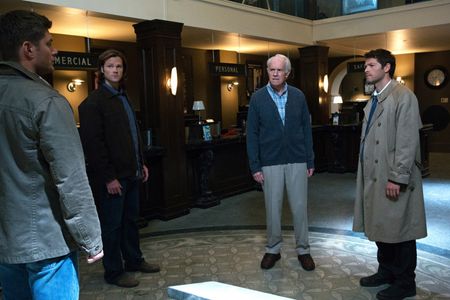 Jensen Ackles, Misha Collins, Mike Farrell, and Jared Padalecki in Supernatural (2005)