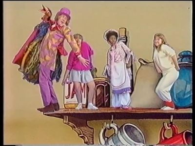 Rod Hull, Lorriane Plummer, Natalie Pennington, and Aysha Mitchell in Emu's World (1982)