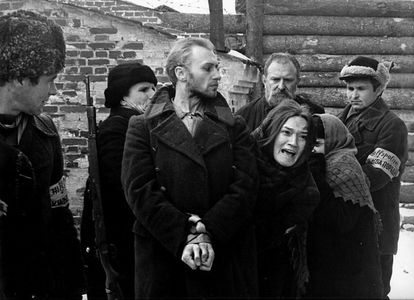 Viktoriya Goldentul, Boris Plotnikov, and Lyudmila Polyakova in The Ascent (1977)