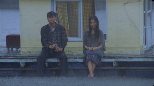 Jung Suh and Yu-seok Kim in The Isle (2000)
