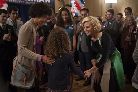 Monica Potter and Ayanna Berkshire in Parenthood (2010)