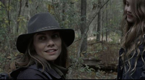 Anabelle Holloway with Lauren Cohan in TWD