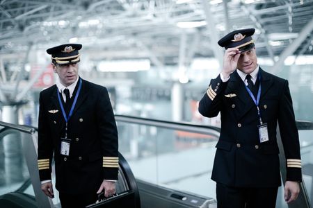 Vladimir Mashkov and Danila Kozlovskiy in Flight Crew (2016)