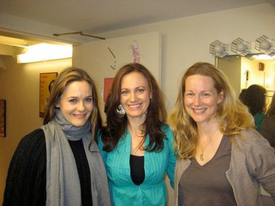 Alicia Silverstone, Monica McCarthy, Laura Linney backstage at MTC in NYC . Monica was the understudy for Alicia and Lau