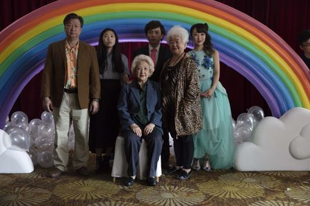 Tzi Ma, Shuzhen Zhao, Han Chen, Aoi Mizuhara, Hong Lu, and Awkwafina in The Farewell (2019)