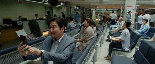 Song Kang-ho and Lee Jeong-eun in Parasite (2019)