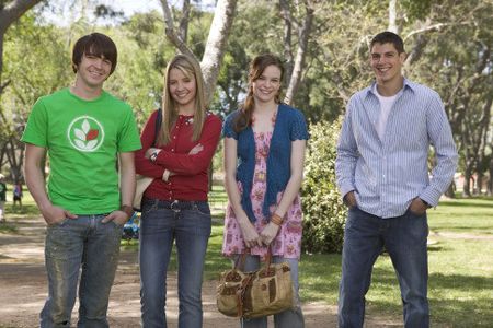 Drake Bell, Sean Faris, Danielle Panabaker, and Katija Pevec in Yours, Mine & Ours (2005)