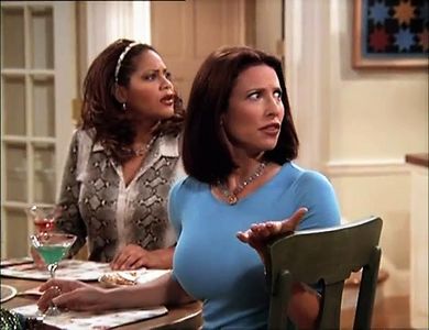 Mimi Rogers and Kim Coles in The Geena Davis Show (2000)