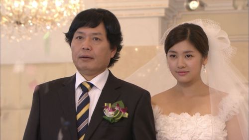 Nam-kil Kang and Jung So-Min in Mischievous Kiss (2010)