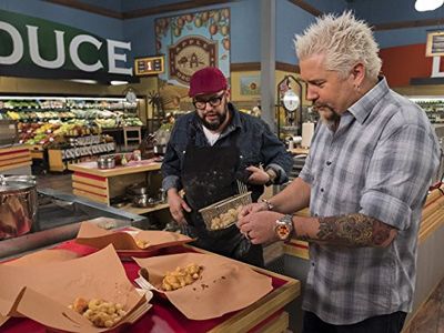 Guy Fieri and Carl Ruiz in Guy's Grocery Games: All-Star Grocery Rush (2018)