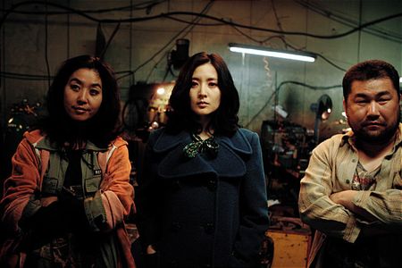 Lee Yeong-ae, Kim Bu-seon, and Chang-Seok Ko in Lady Vengeance (2005)