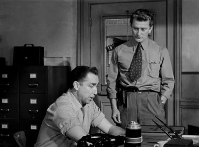 Kirk Douglas and Horace McMahon in Detective Story (1951)