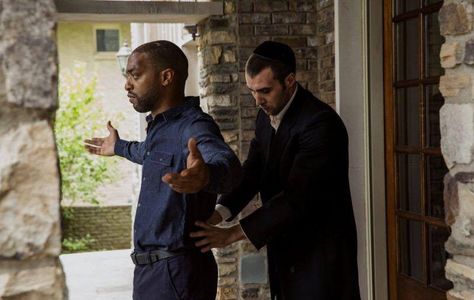 Still of Chiwetel Ejiofor and Alexander Babara in Triple 9 (2016)