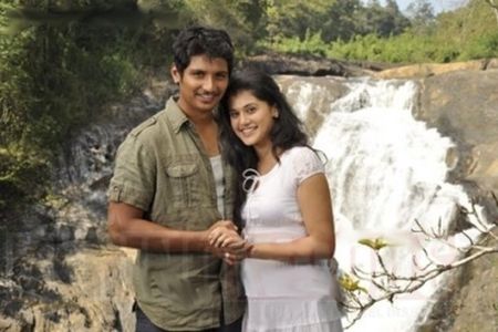 Jiiva and Taapsee Pannu in Vanthaan Vendraan (2011)