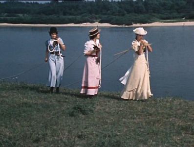 Larisa Golubkina, Irina Mazurkevich, and Alina Pokrovskaya in Troe v lodke, ne schitaya sobaki (1979)
