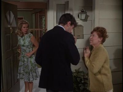Elizabeth Montgomery, Sandra Gould, and Paul Sand in Bewitched (1964)