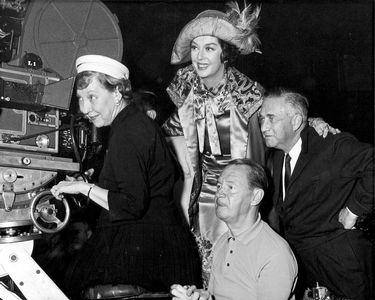 Harry Stradling Sr., Mamie Eisenhower, Mervyn LeRoy, and Rosalind Russell in Gypsy (1962)