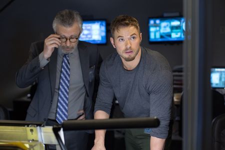 Steve Coulter and Kellan Lutz in Extraction (2015)