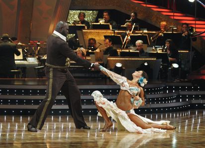 Lawrence Taylor and Edyta Sliwinska in Dancing with the Stars (2005)