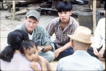 Robin Williams and Tom. T. Tran in Good Morning, Vietnam (1987)