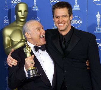 Jim Carrey and Michael Kahn at an event for The 71st Annual Academy Awards (1999)