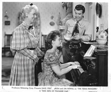 James Newill, Janet Shaw, and Lucille Vance in Bad Men of Thunder Gap (1943)