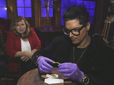 Mary Skinner and Zak Bagans in Deadly Possessions (2016)
