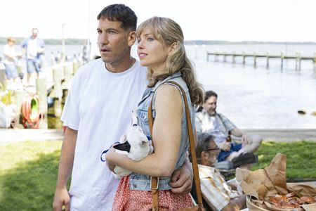 Jon Bernthal and Leah Pressman in We Own This City (2022)
