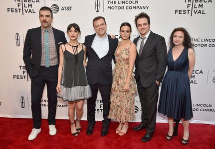 Neal Dodson, Susan Leber, Zachary Quinto, Brian Shoaf, Sheila Vand, and Jenny Slate at an event for Aardvark (2017)