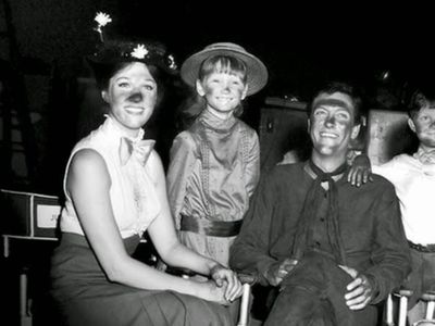 Julie Andrews, Dick Van Dyke, Karen Dotrice, and Matthew Garber in Mary Poppins (1964)