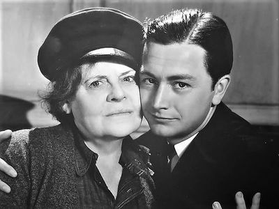 Robert Young and Marie Dressler in Tugboat Annie (1933)