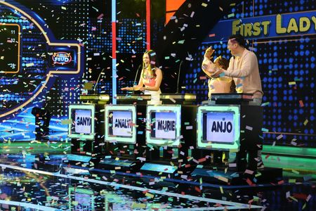 Anjo Damiles and Analyn Barro in Family Feud Philippines (2022)