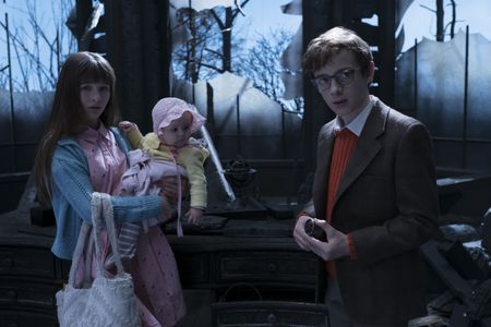 Malina Pauli Weissman, Louis Hynes, and Presley Smith in A Series of Unfortunate Events (2017)