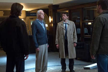 Jensen Ackles, Misha Collins, Mike Farrell, and Jared Padalecki in Supernatural (2005)