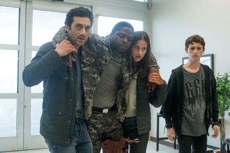 Morgan Spector, Okezie Morro, Danica Curcic, and Russell Posner in The Mist (2017)