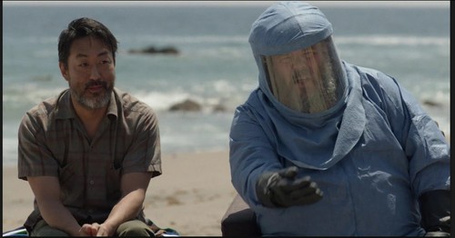 Mark Boone Junior and Kenneth Choi in The Last Man on Earth (2015)
