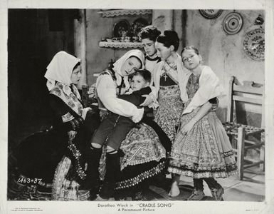 David Durand, Bonita Granville, Dickie Moore, Evelyn Venable, and Dorothea Wieck in Cradle Song (1933)