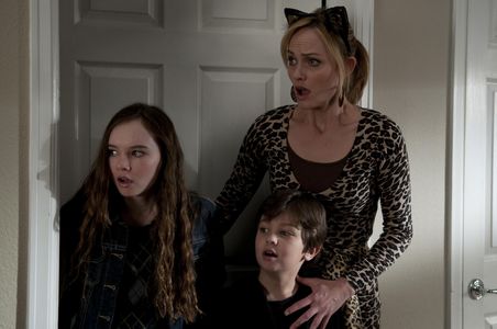 Amber Valletta, Madeline Carroll, and Will Shadley in The Spy Next Door (2010)